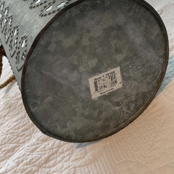 Galvanized heart lantern with rope handle - Picture 4 of 6